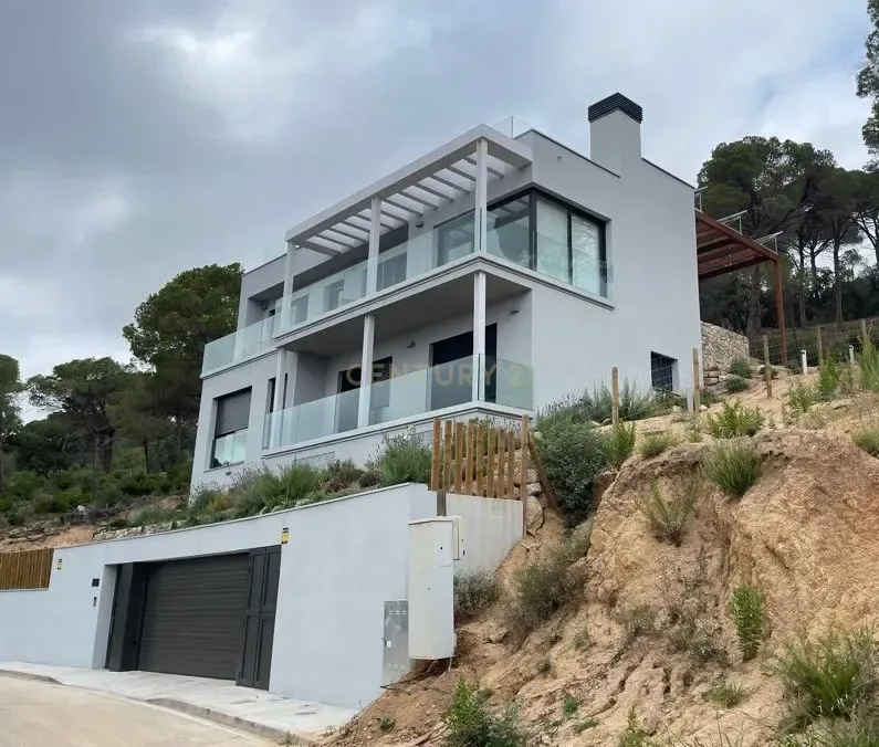 Luxury House / Villa for Sale in Lloret de Mar — 315 m², 4 beds