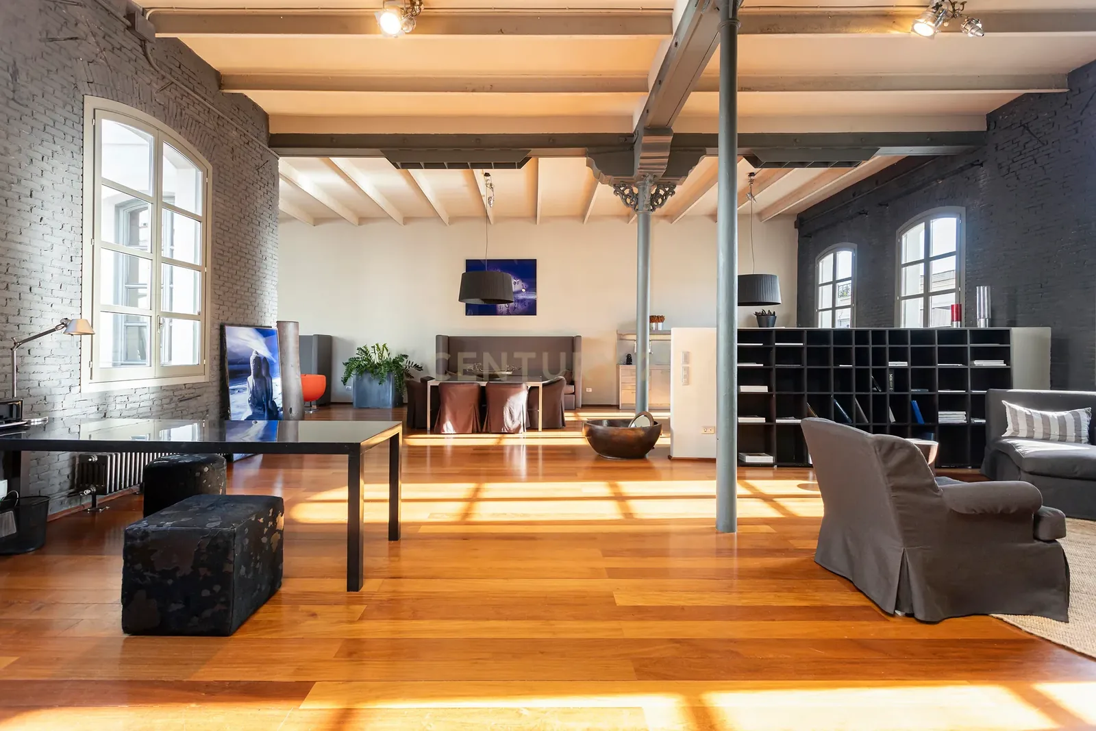 Luxury House / Villa for Sale in Barcelona — 308 m², 2 beds
