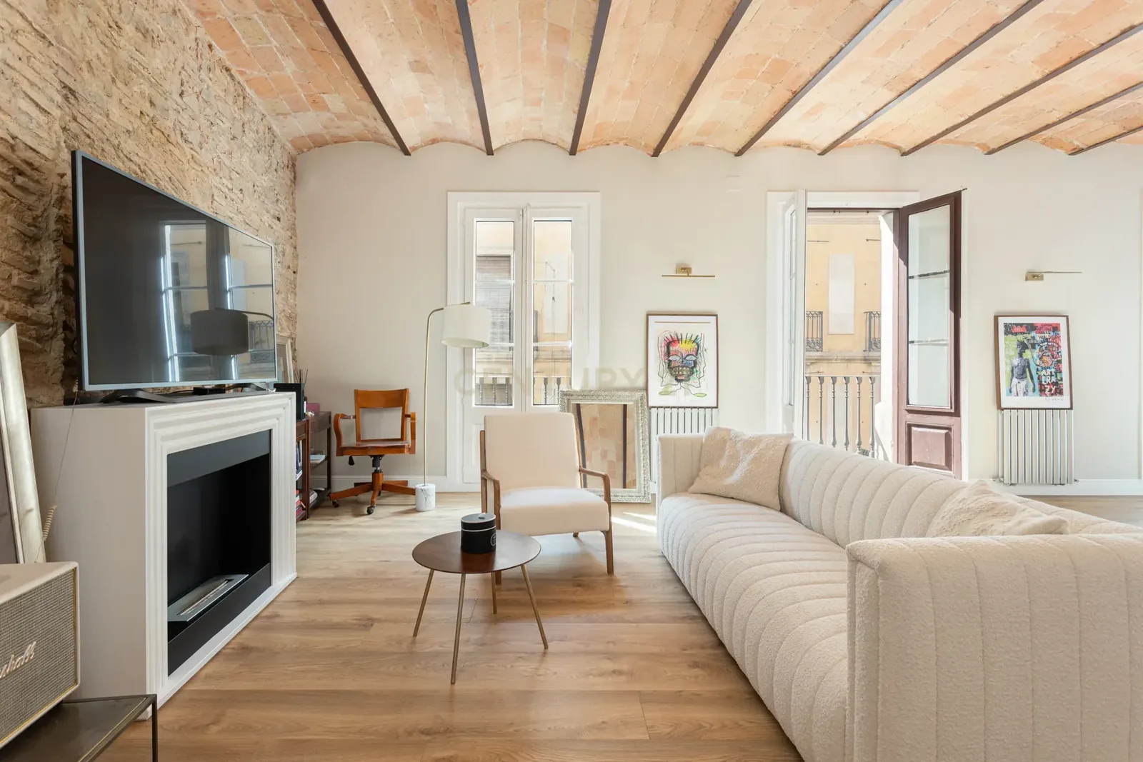 Apartment for Sale in Barcelona — 99 m², 1 bed