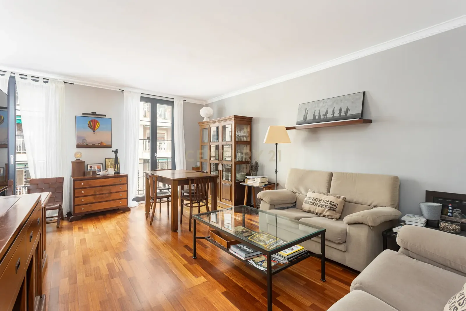 Apartment for Sale in Barcelona — 98 m², 3 beds